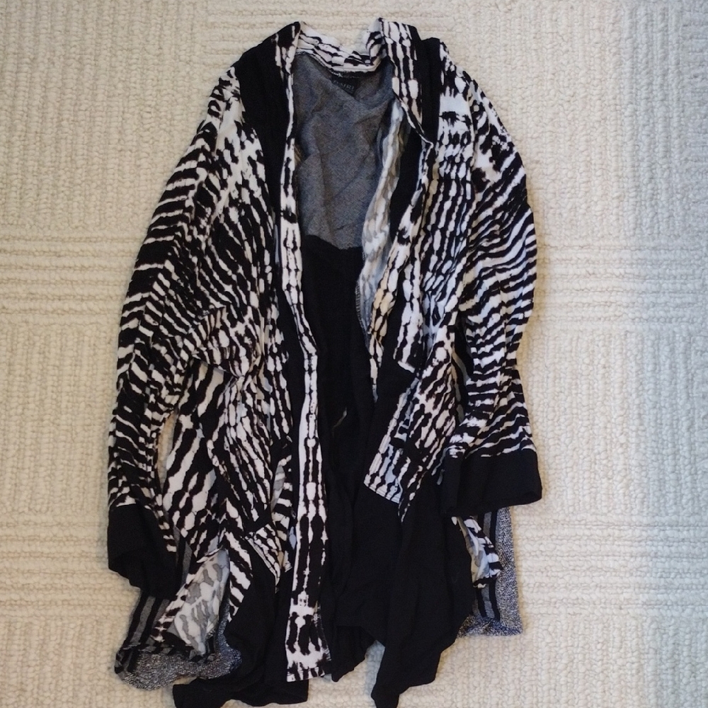 Stylish Black and White Women's Sweater